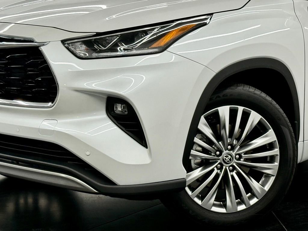 Used 2026 Toyota Highlander Platinum image 4
