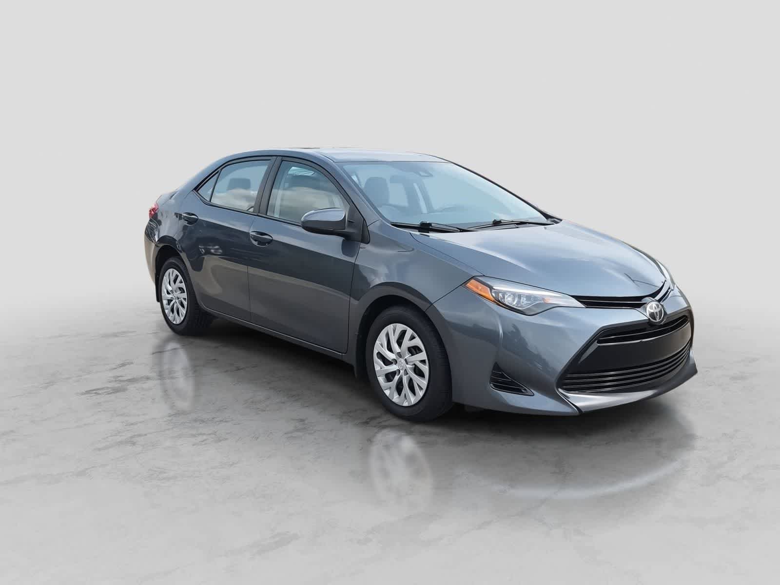 Used 2017 Toyota Corolla LE FWD image 2