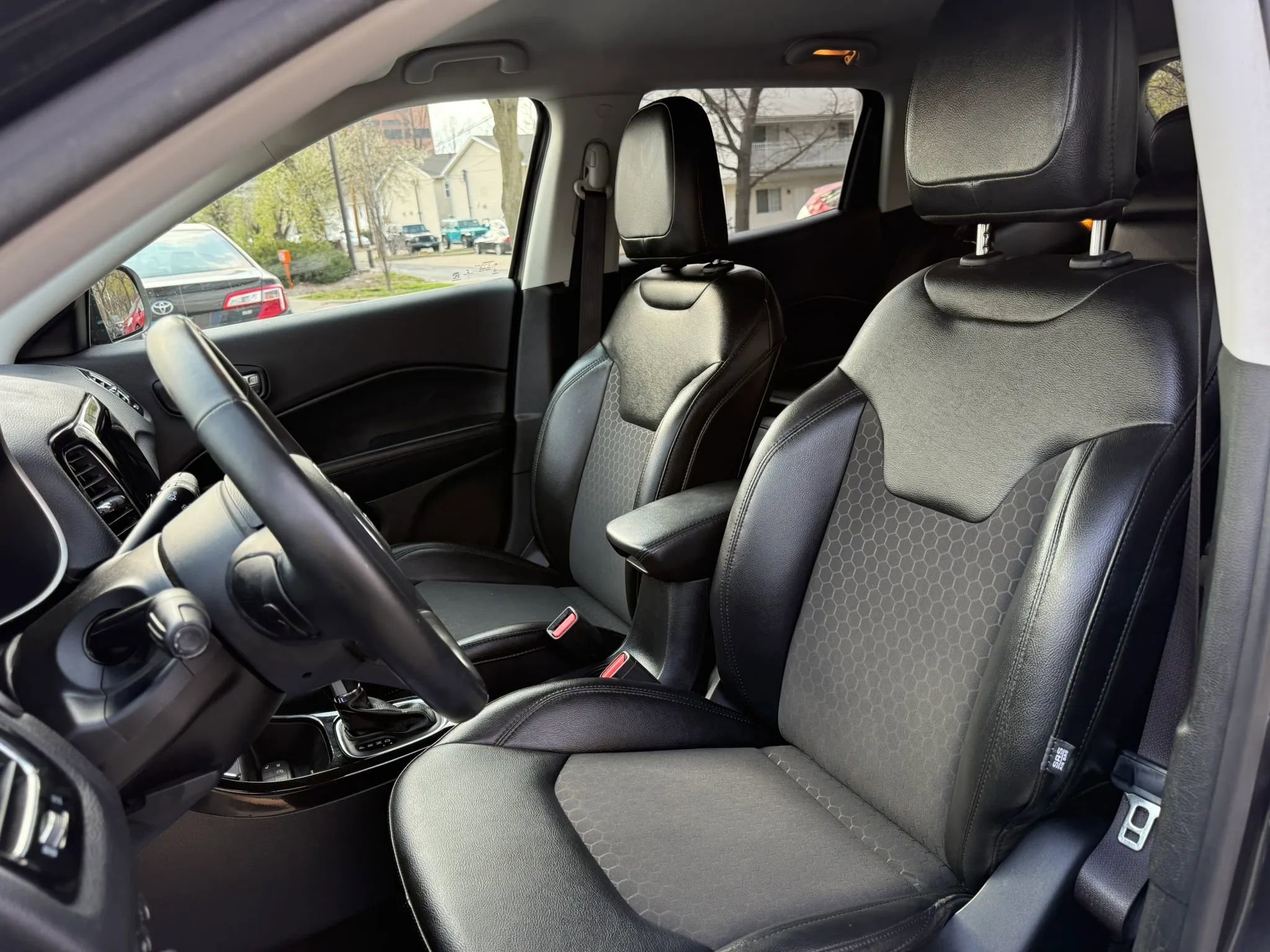 Used 2019 Jeep Compass Latitude image 11