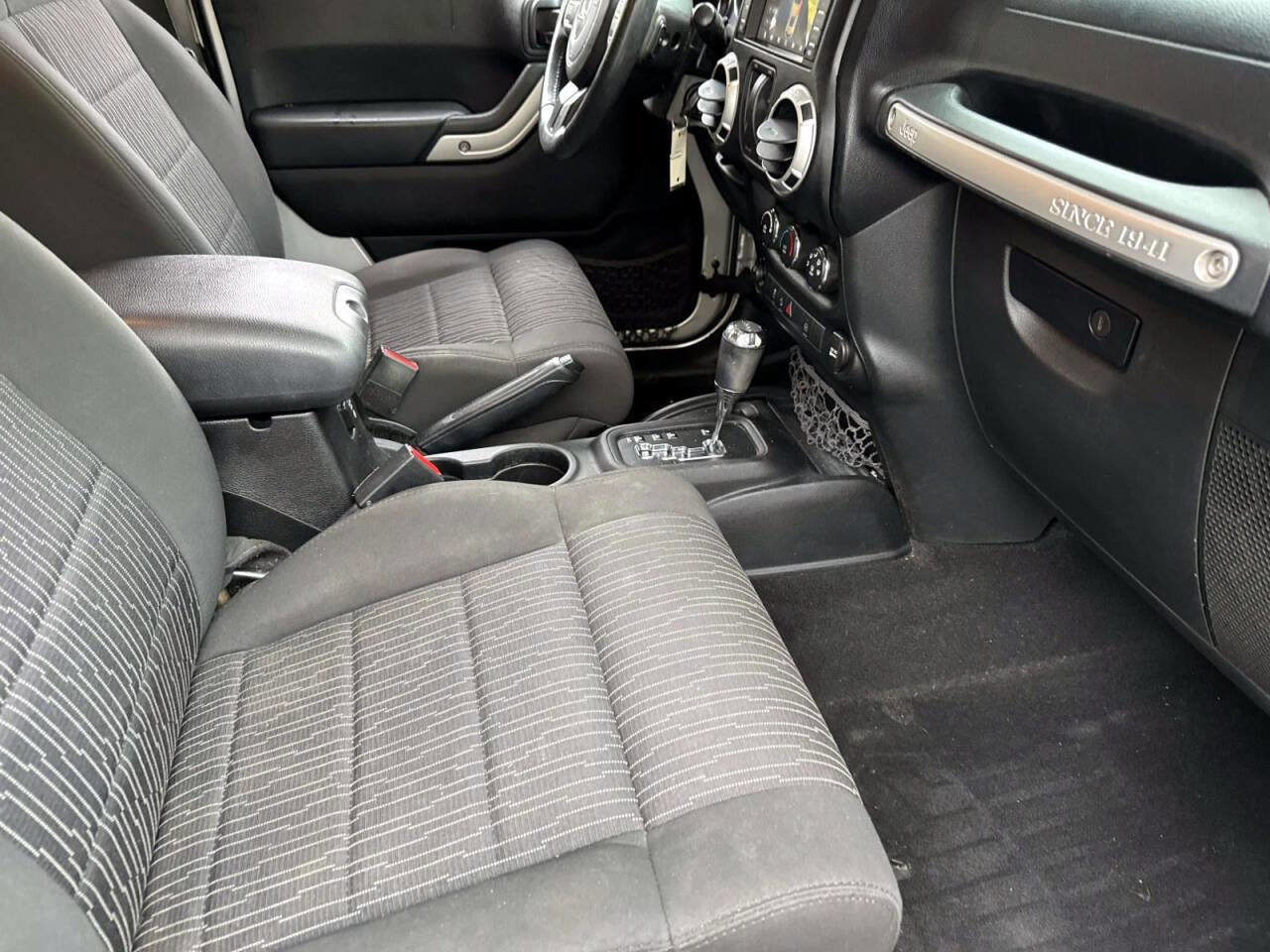 Used 2012 Jeep Wrangler Sahara image 9