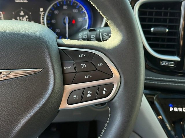Used 2024 Chrysler Pacifica Limited image 22