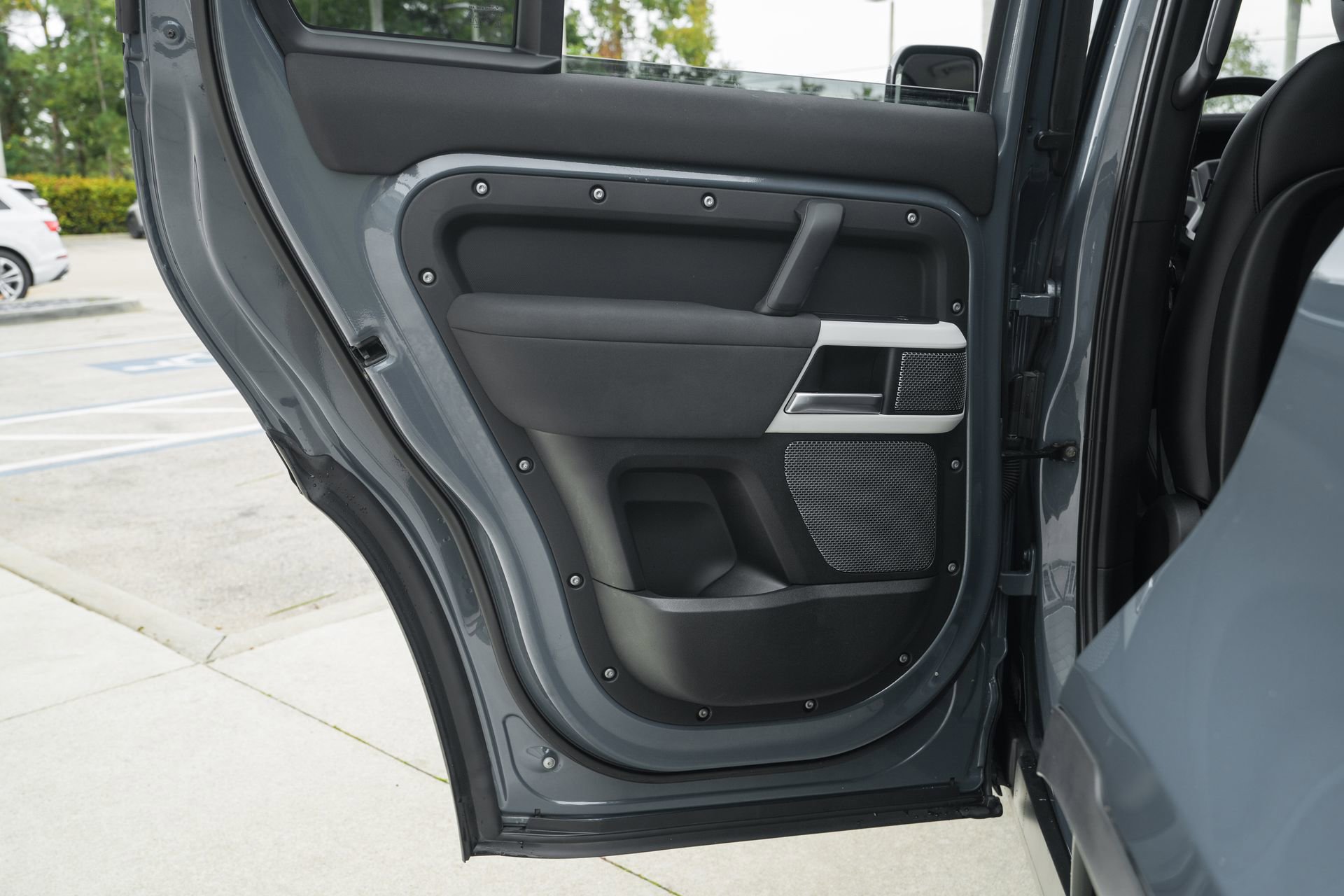 Used 2022 Land Rover Defender 110 SE image 32