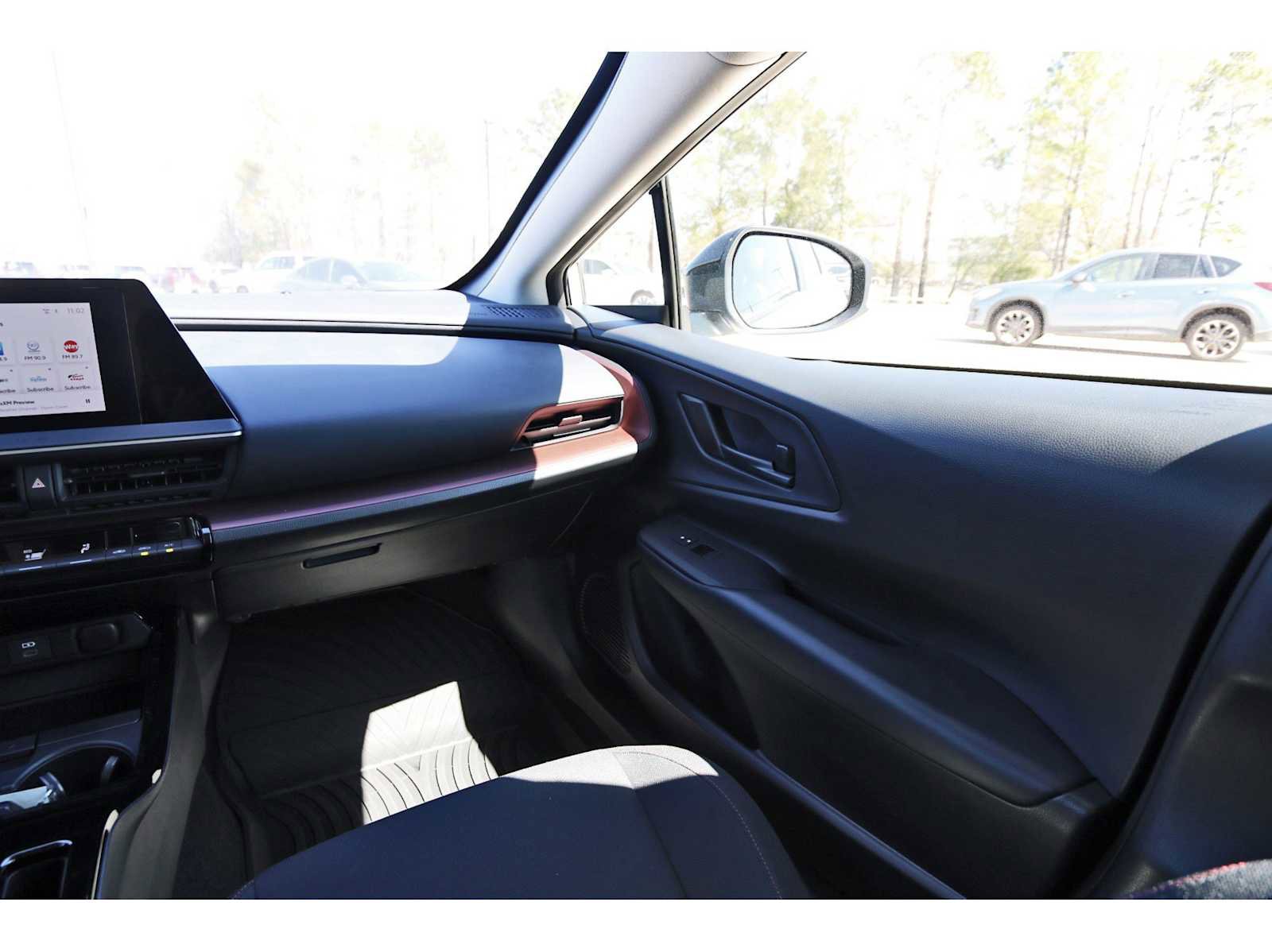 Used 2025 Toyota Prius Plug-In Hybrid image 8