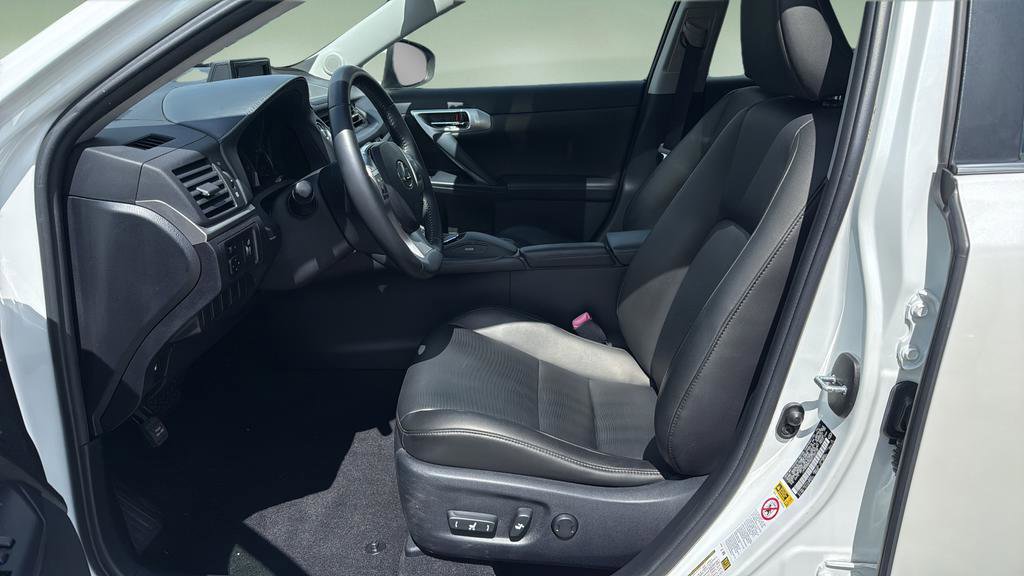Used 2013 Lexus CT 200h w/ Premium Pkg w/Navigation FWD image 11