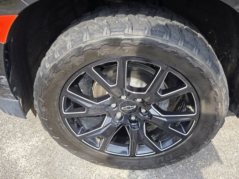 Used 2023 Chevrolet Tahoe RST w/ Luxury Package AWD/4WD image 17