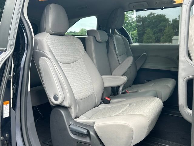 Certified 2023 Toyota Sienna LE FWD image 36