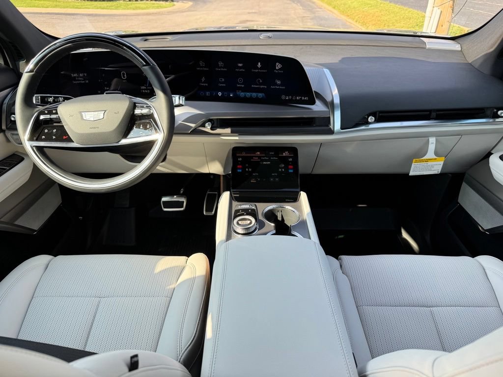 New 2027 Cadillac Vistiq Sport w/ LPO, Floor Liner Package AWD/4WD image 17