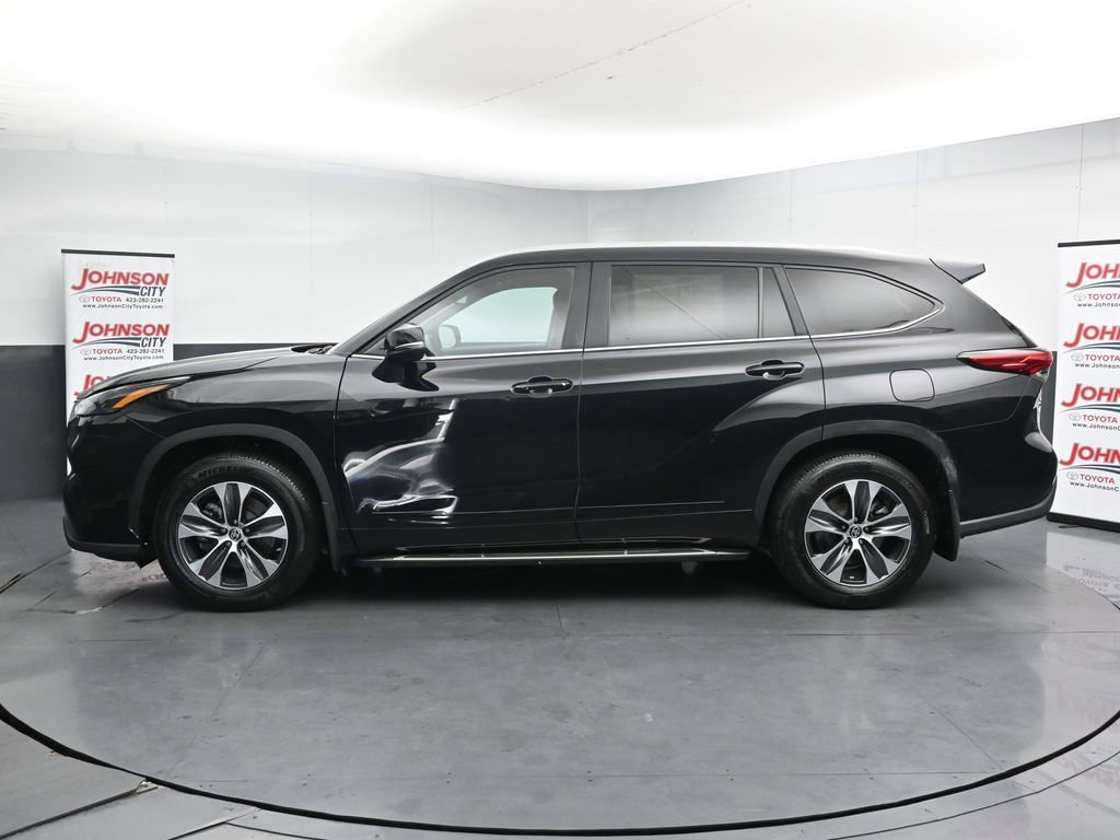 Used 2023 Toyota Highlander XLE AWD/4WD image 5