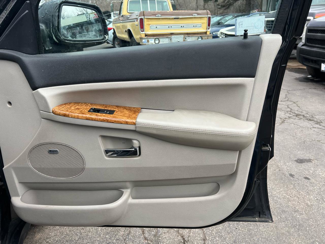 Used 2010 Jeep Grand Cherokee Limited w/ Trailer Tow Group IV image 15