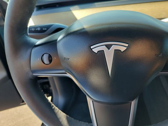 Used 2022 Tesla Model Y Long Range image 21