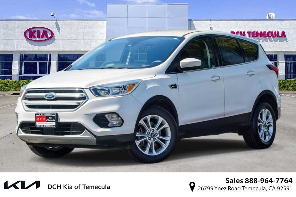 Used 2019 Ford Escape SE FWD image 1