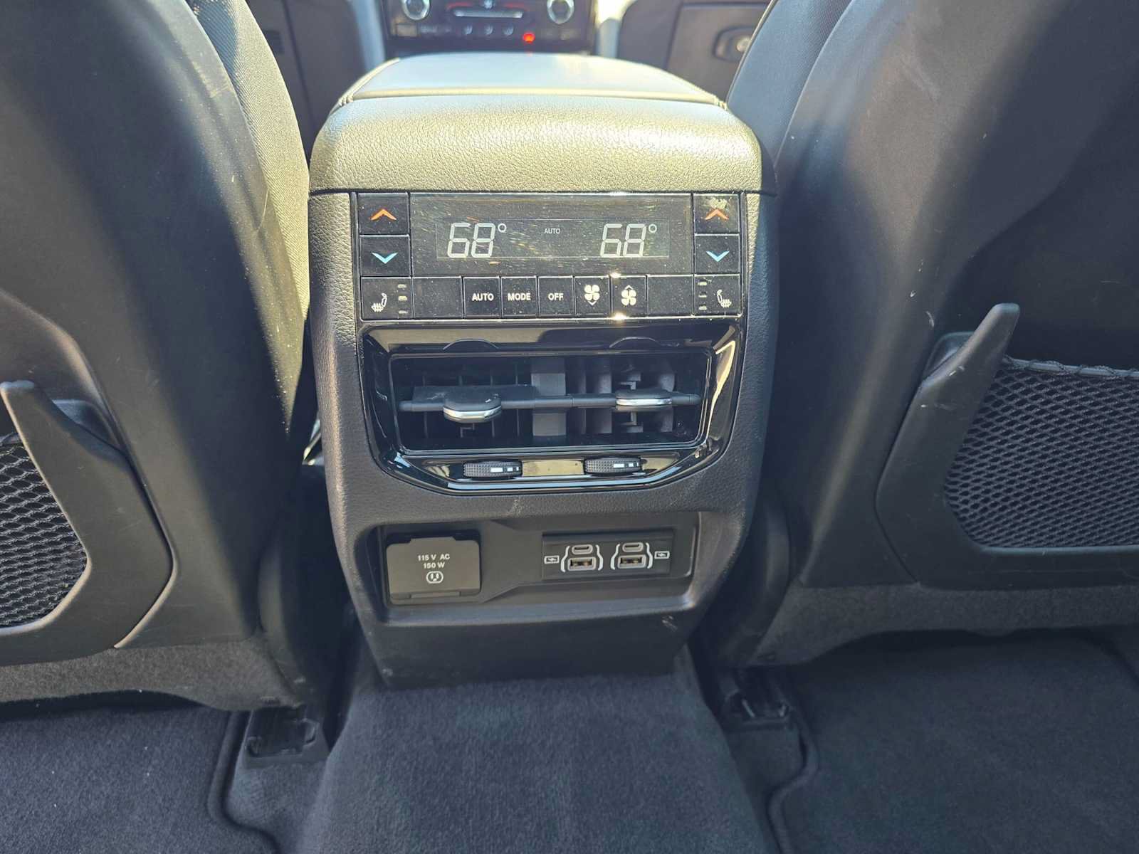 Used 2022 Jeep Grand Cherokee Overland w/ Luxury Tech Group IV AWD/4WD image 18