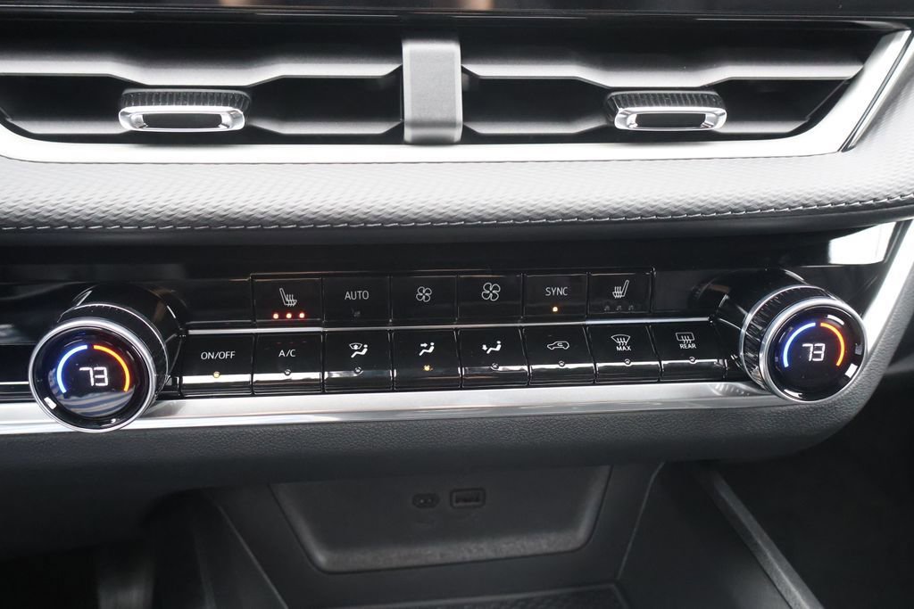New 2026 Chevrolet Equinox LT w/ Convenience Package II FWD image 29