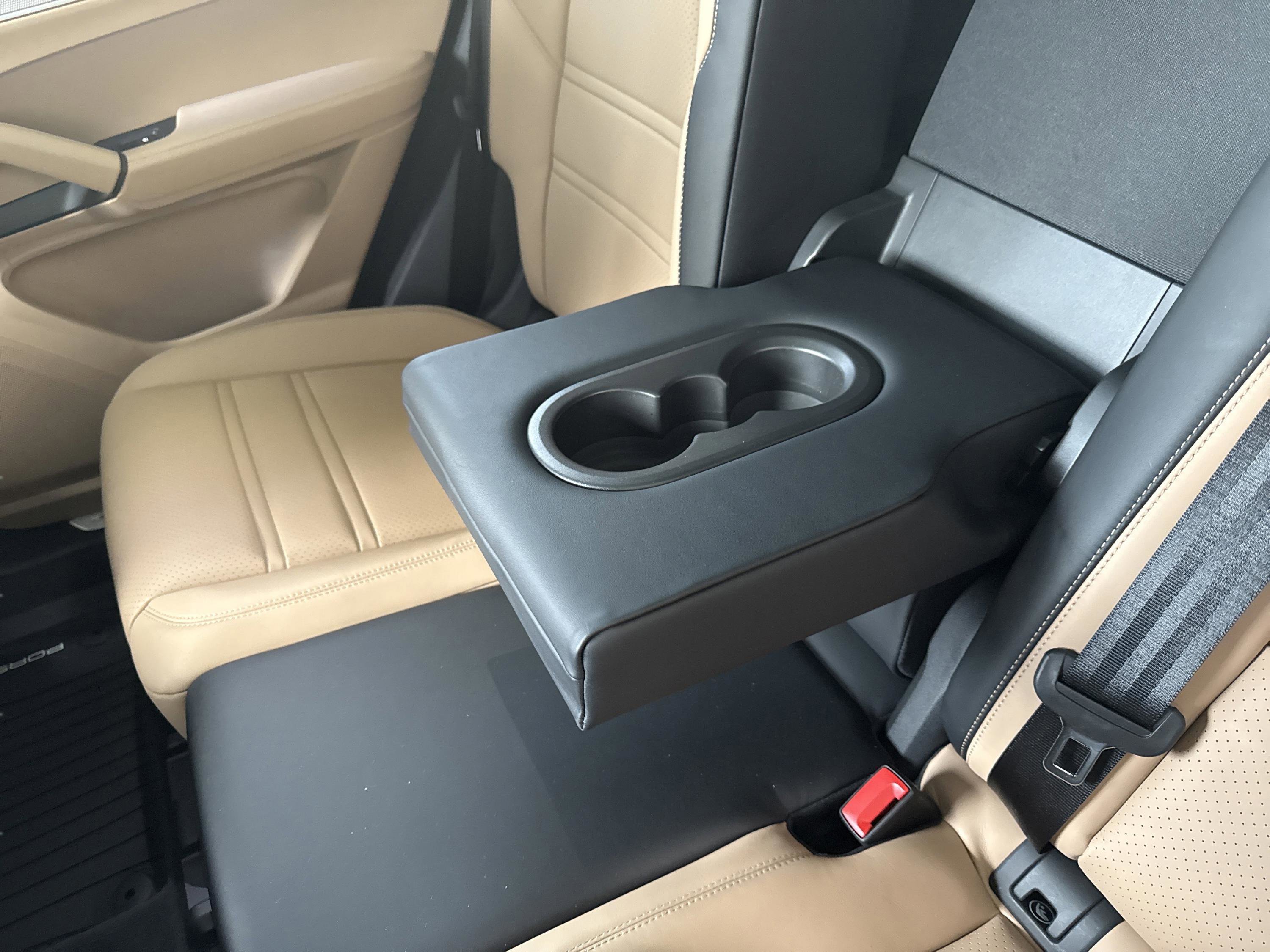 Used 2024 Porsche Cayenne image 36