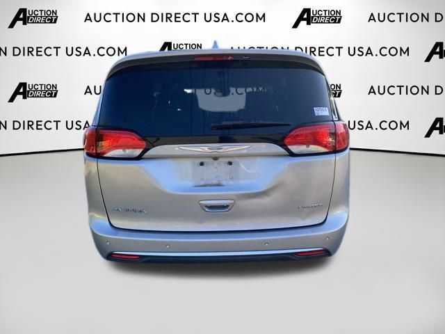 Used 2017 Chrysler Pacifica Limited FWD image 10