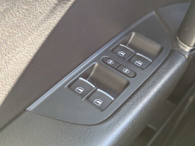 Used 2016 Volkswagen Touareg Sport AWD/4WD image 24