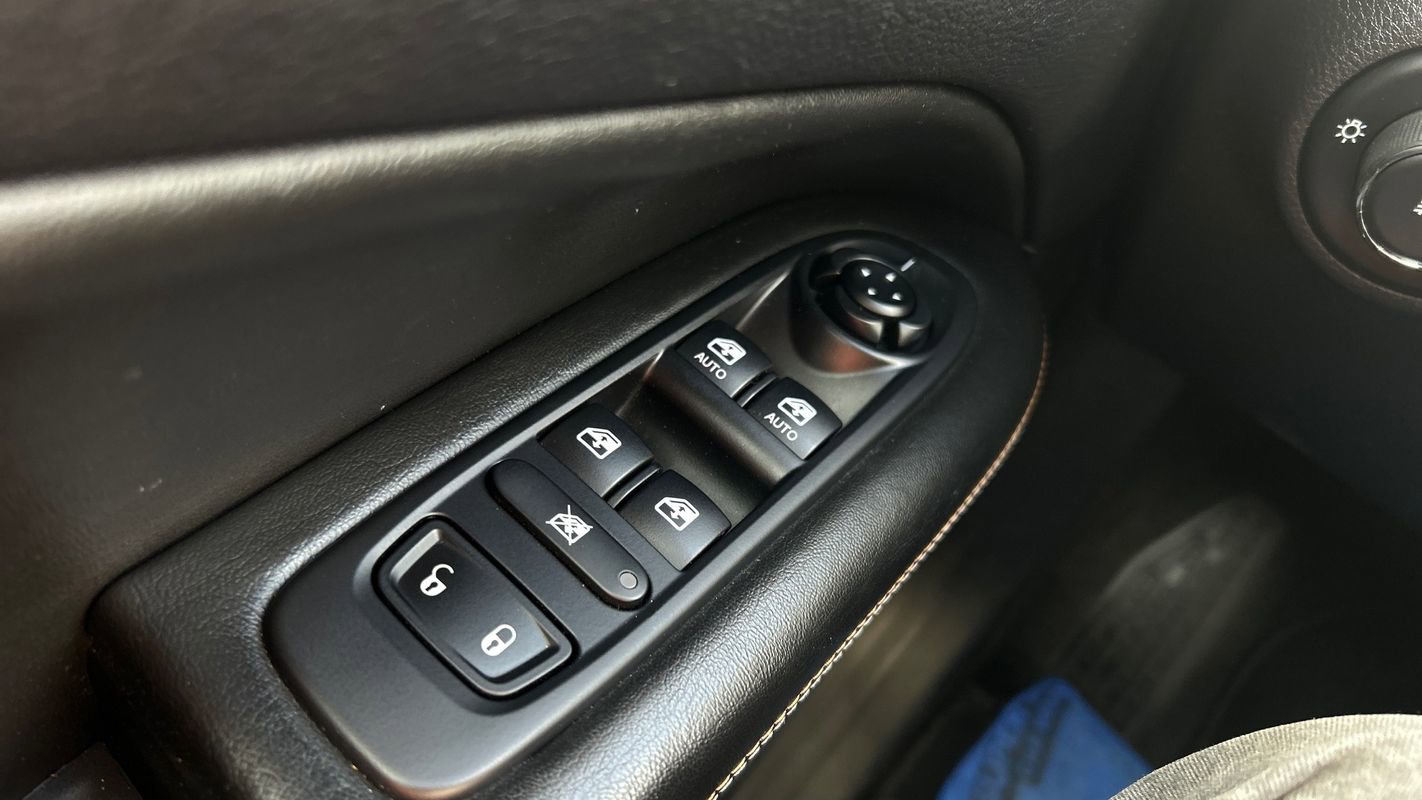 Used 2018 Jeep Compass Latitude w/ Popular Equipment Group image 34