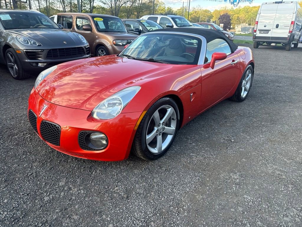 Used 2008 Pontiac Solstice GXP RWD image 1