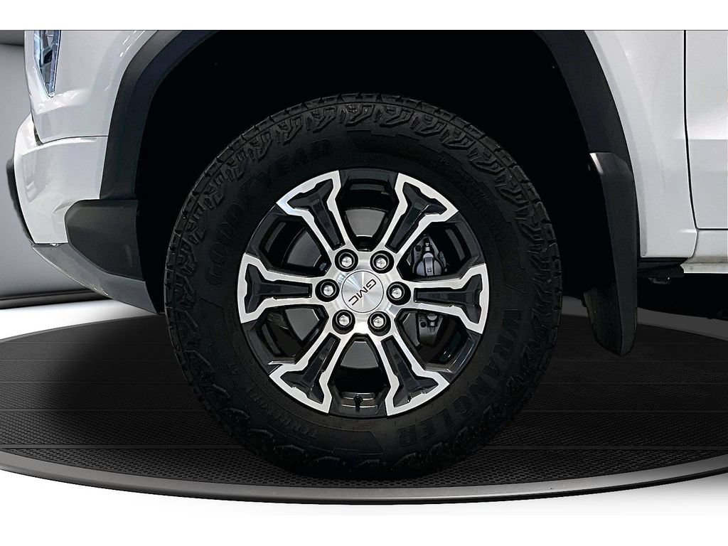 Used 2023 GMC Canyon AT4 w/ Canyon Safety Plus Package AWD/4WD image 11