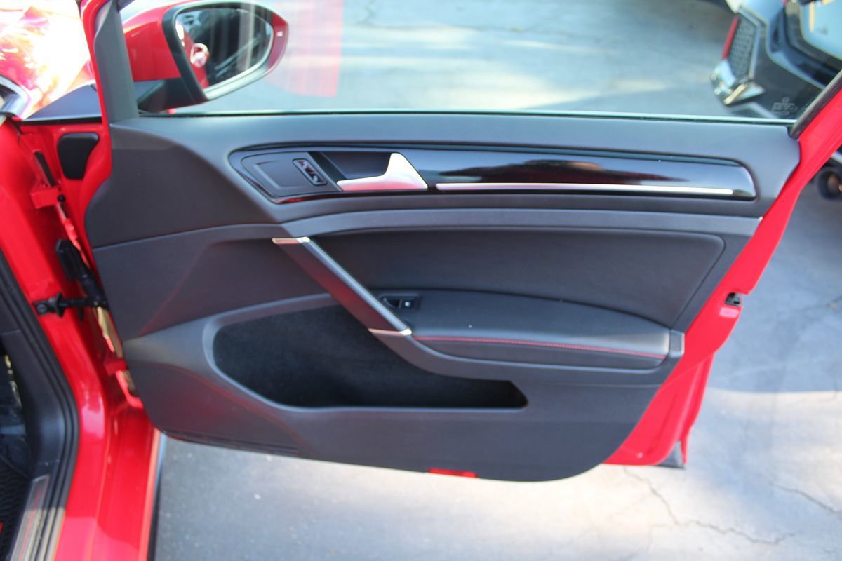Used 2015 Volkswagen GTI SE FWD image 20