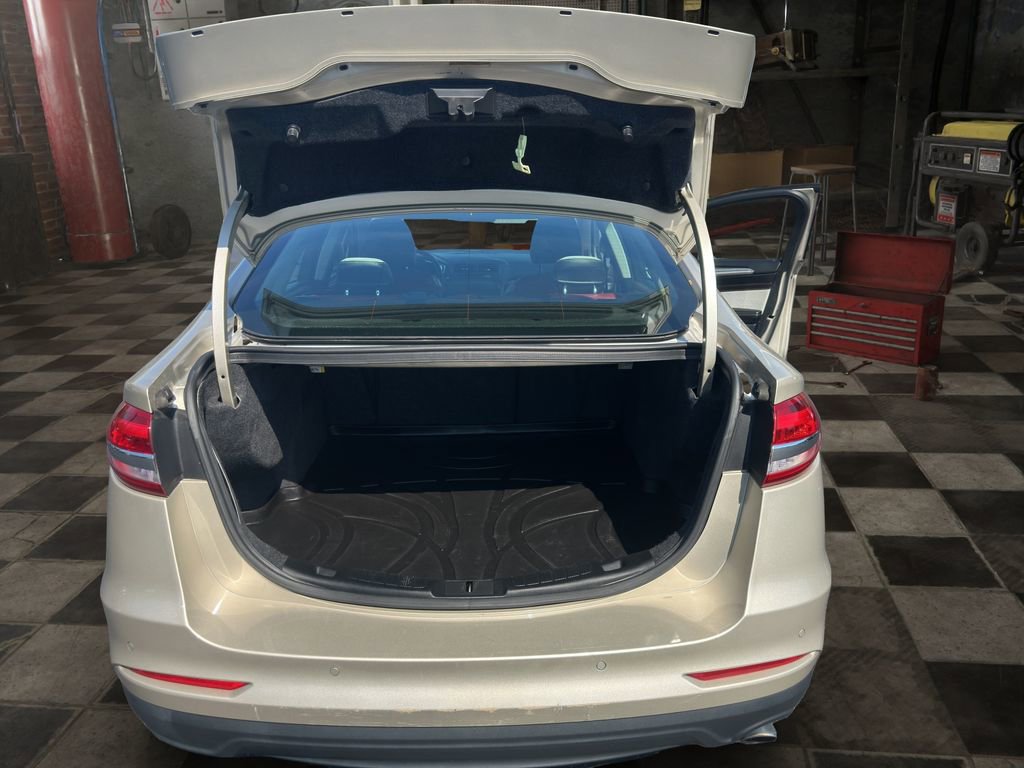 Used 2019 Ford Fusion SE w/ Equipment Group 151A image 9