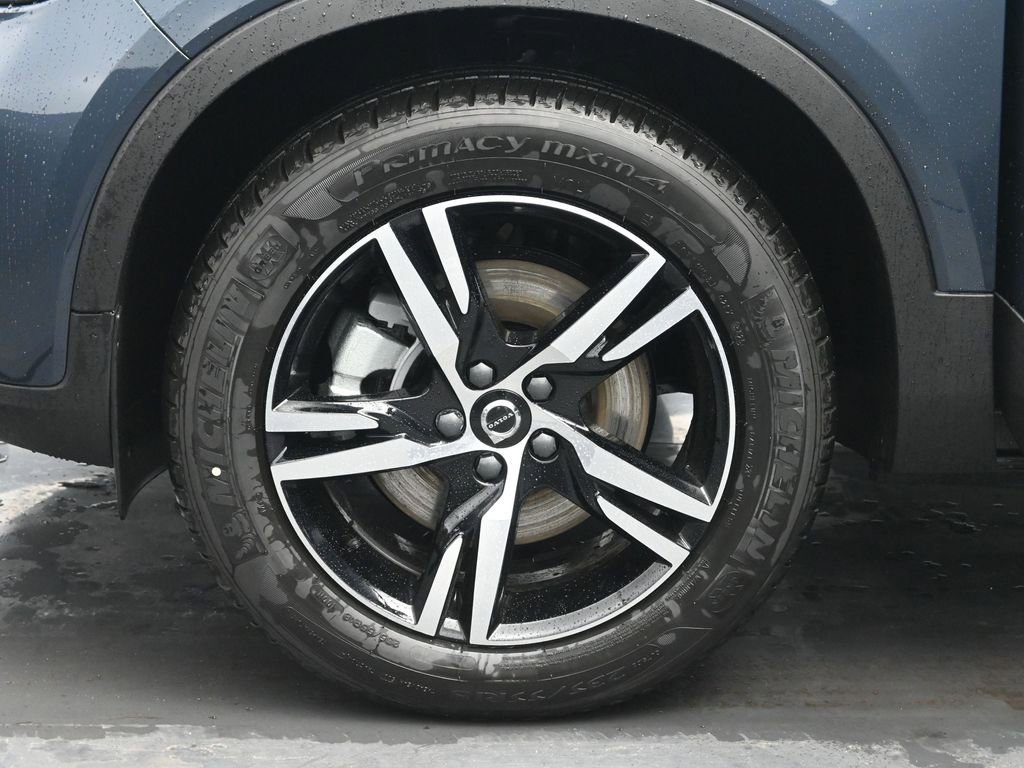 New 2026 Volvo XC40 B5 Core w/ Protection Package Premier image 28