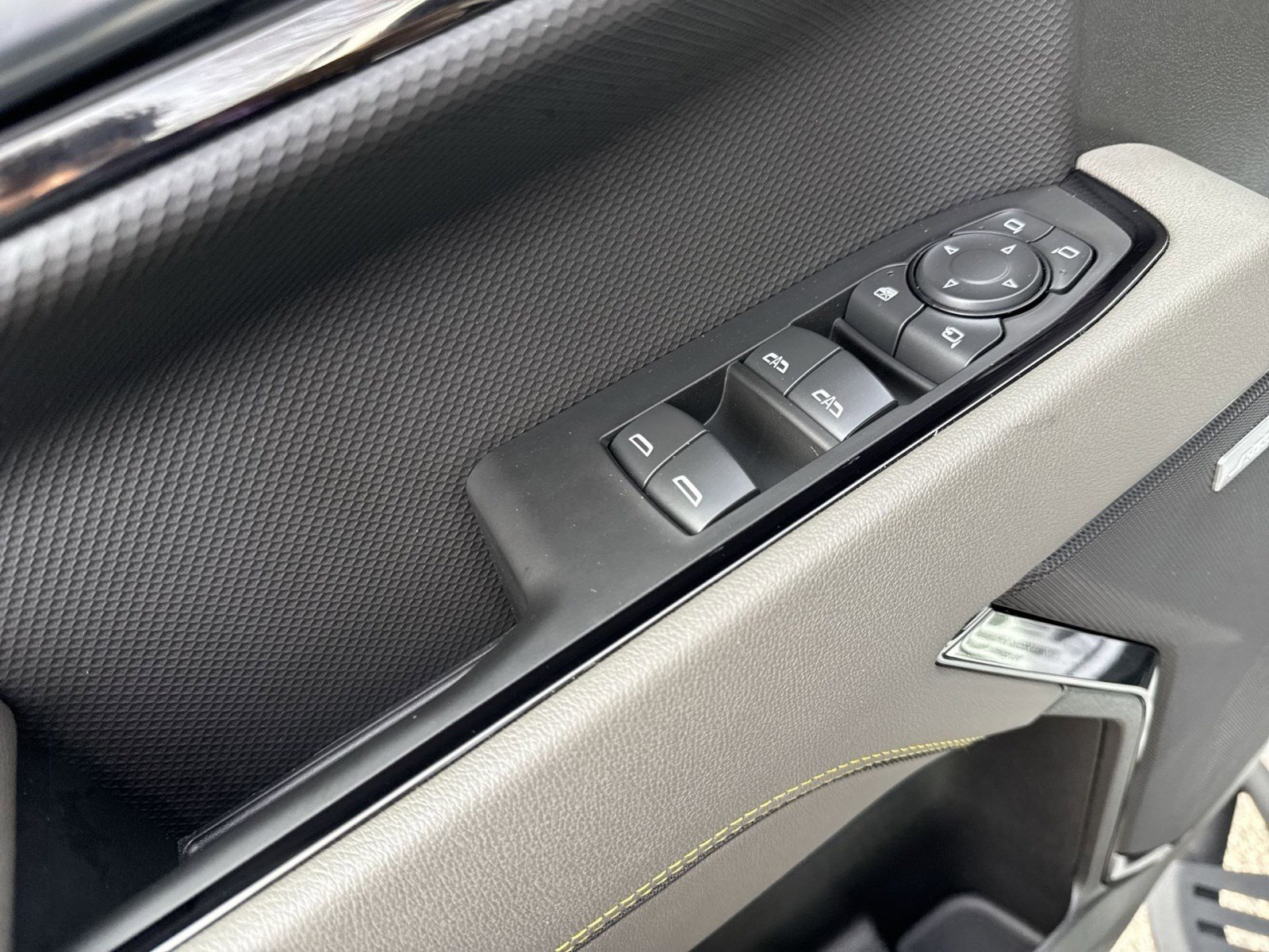 Used 2025 Chevrolet Silverado 1500 ZR2 w/ Technology Package image 15