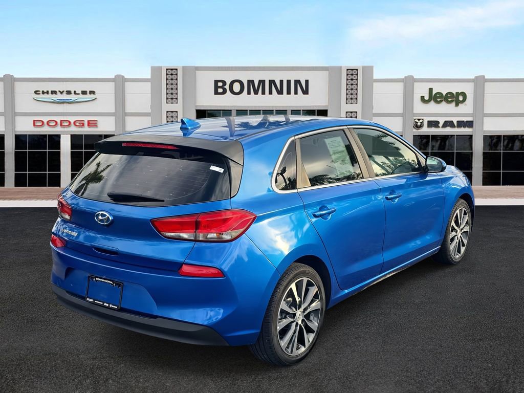 Used 2018 Hyundai Elantra GT image 3