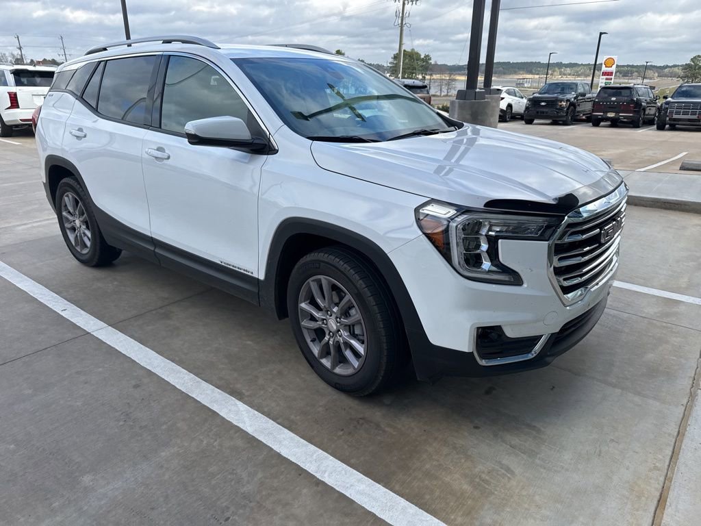 Used 2024 GMC Terrain SLT w/ Infotainment Package II image 2