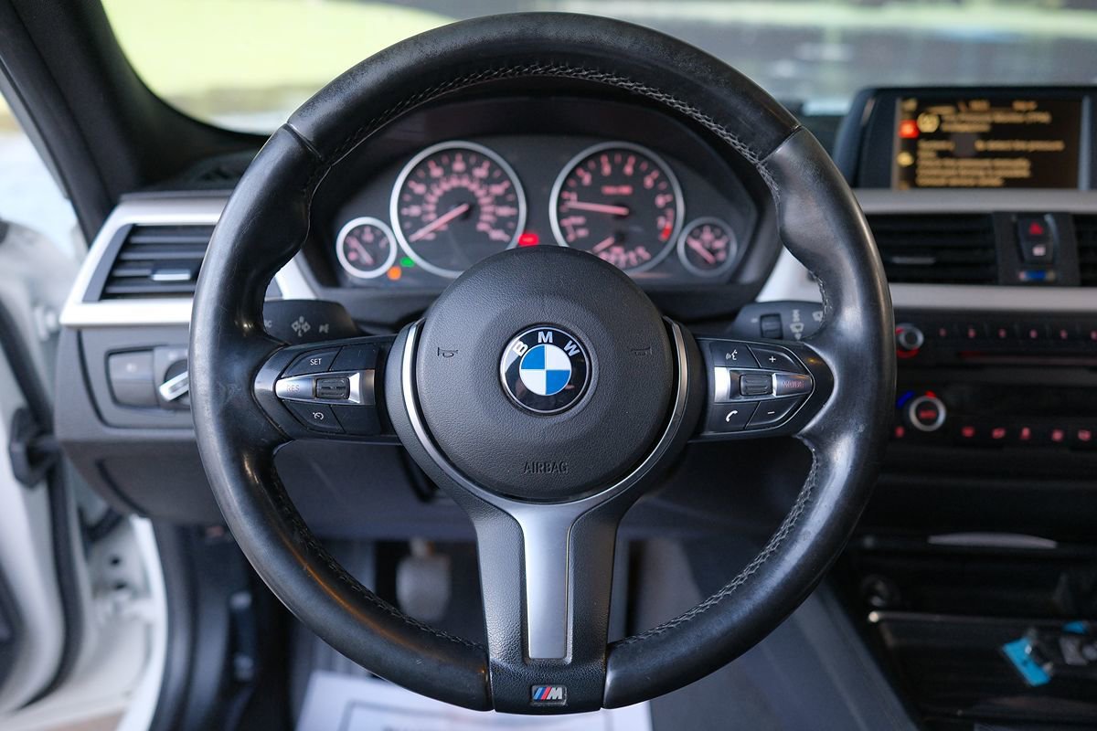 Used 2015 BMW 320i Sedan RWD image 16