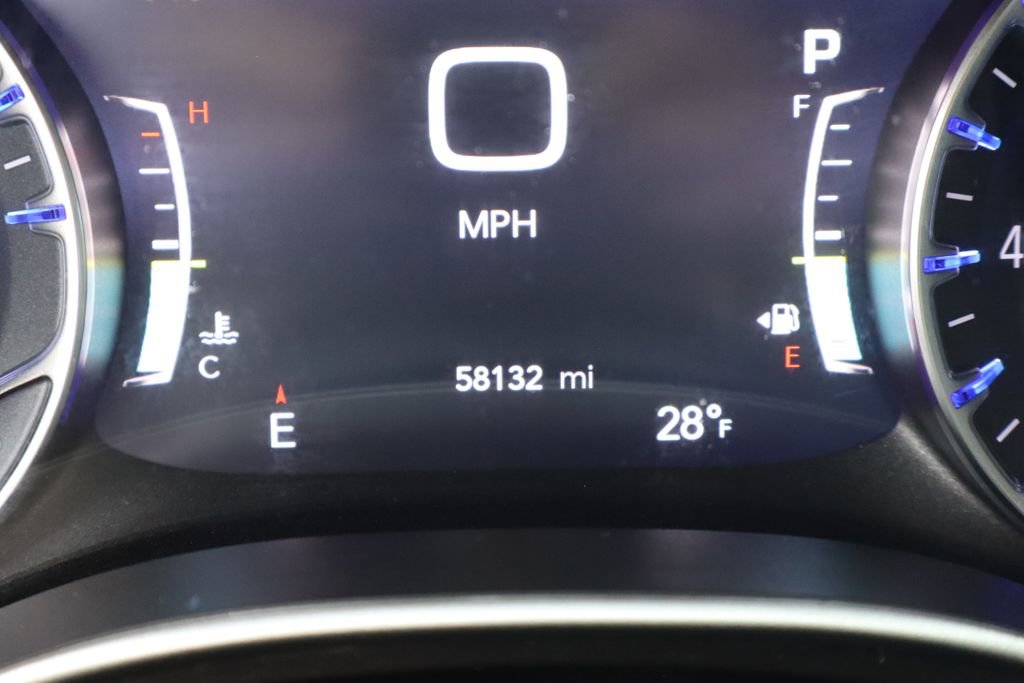 Used 2021 Chrysler Pacifica Touring-L w/ Uconnect Theater Family Group image 15