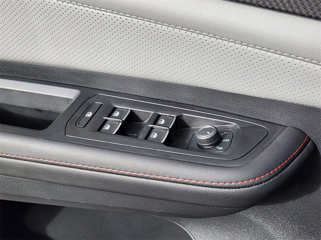 Used 2025 Volkswagen Atlas Peak Edition SE image 4