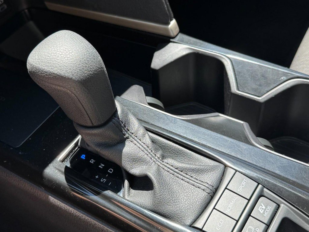 Used 2025 Toyota Camry LE image 19