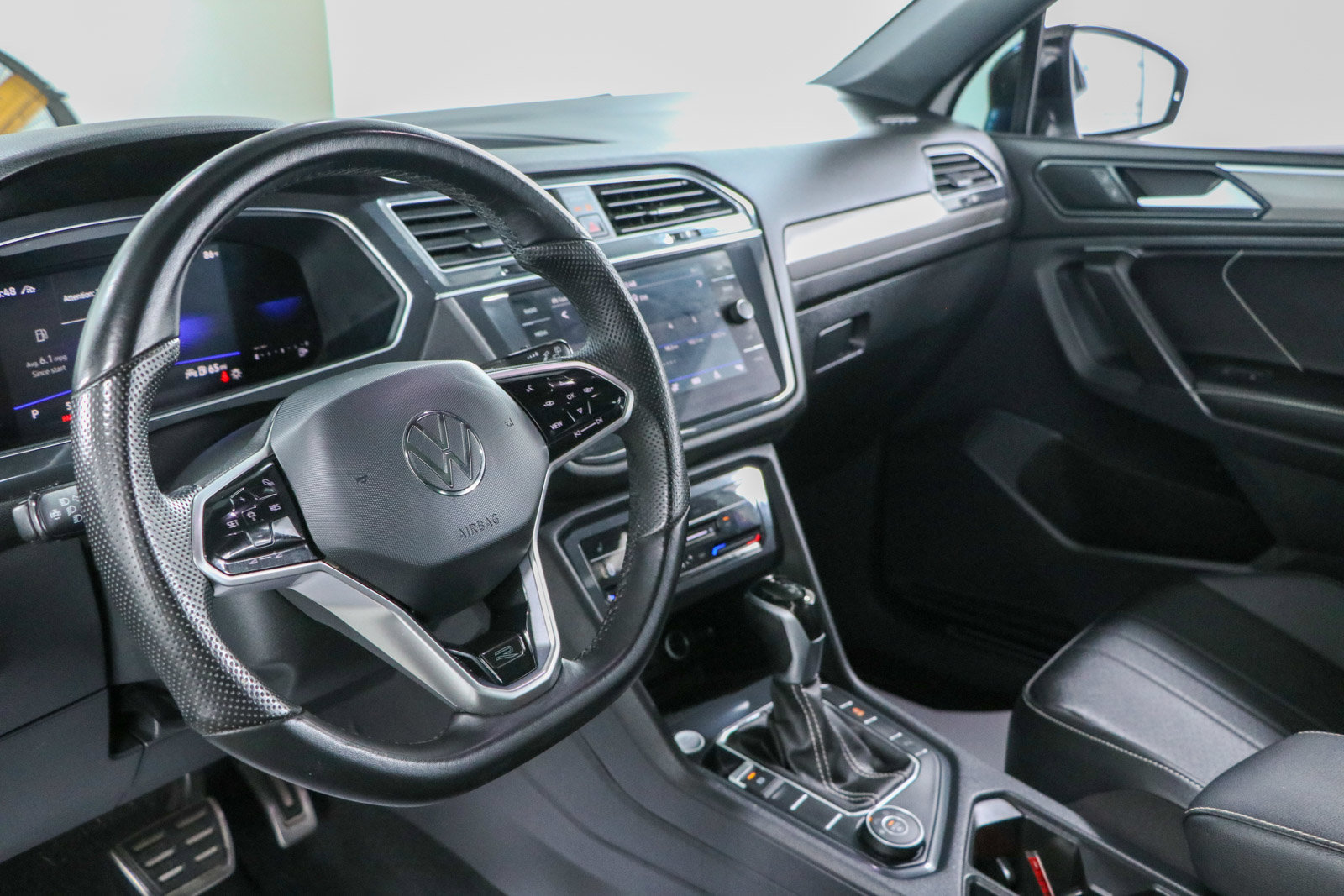Used 2022 Volkswagen Tiguan SE R-Line AWD/4WD image 22