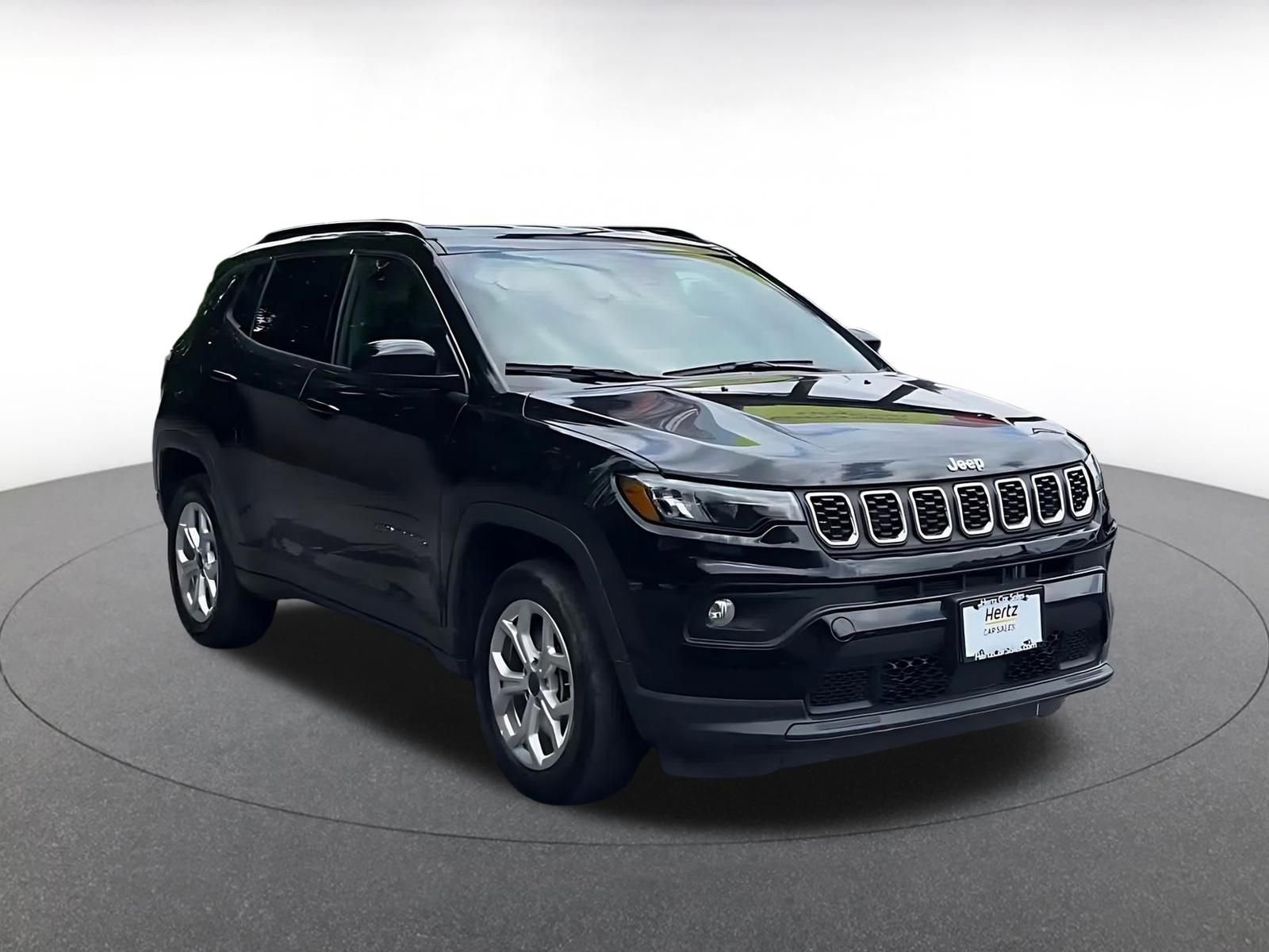 Used 2025 Jeep Compass Latitude AWD/4WD image 3