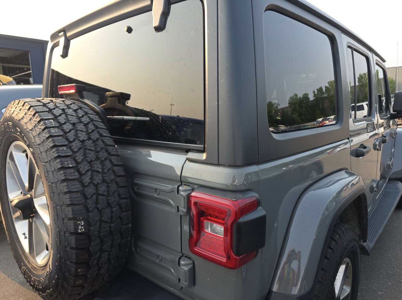 Used 2020 Jeep Wrangler Unlimited Sahara w/ Dual Top Group AWD/4WD image 4