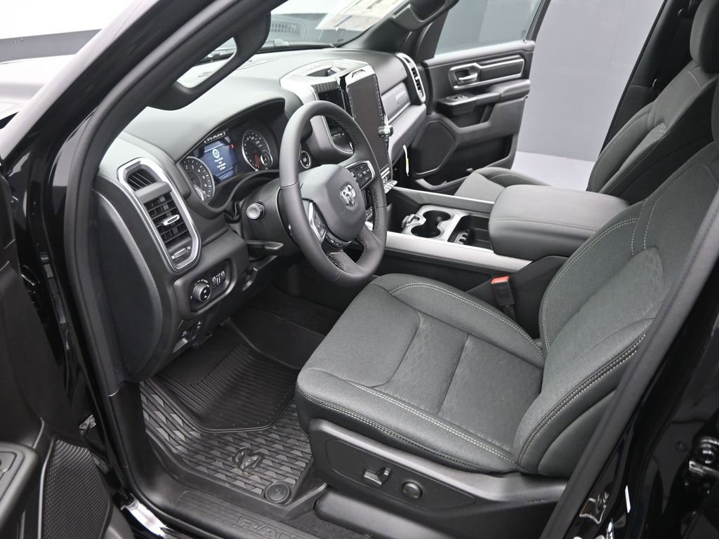New 2026 RAM 1500 4x4 Crew Cab image 9