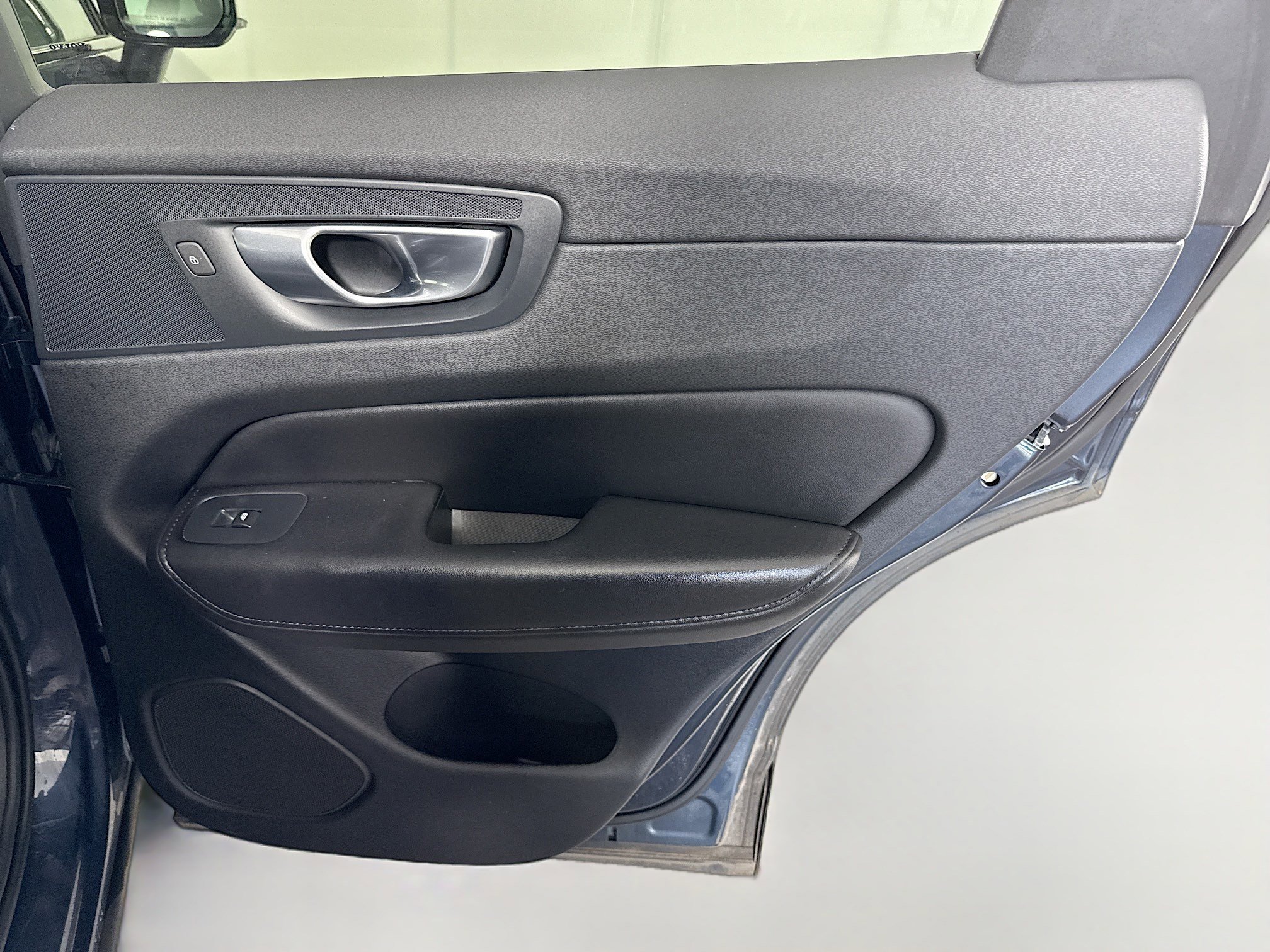 Used 2024 Volvo XC60 T8 Core image 28