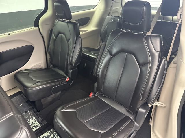 Used 2024 Chrysler Pacifica Touring-L image 38