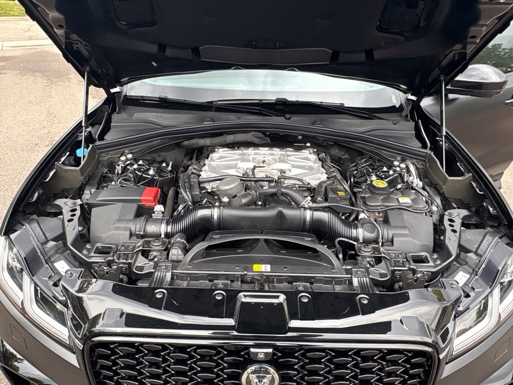 Used 2024 Jaguar F-PACE SVR AWD/4WD image 10