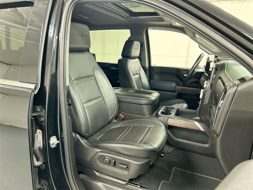 Used 2021 GMC Sierra 2500 Denali w/ Denali Ultimate Package image 24