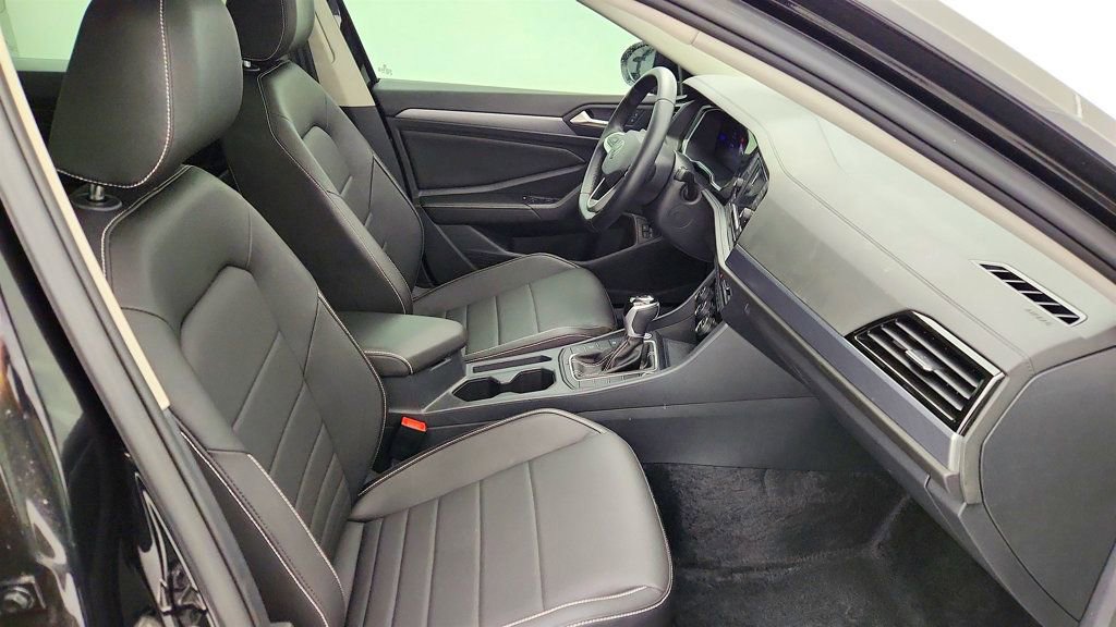 Used 2023 Volkswagen Jetta SE w/ Panoramic Sunroof Package image 23