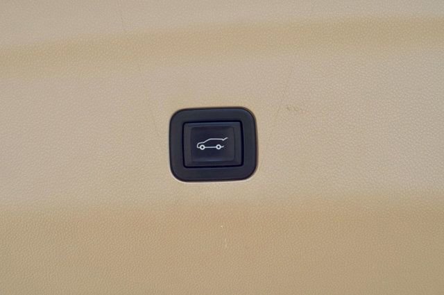 Used 2021 Cadillac Escalade Premium Luxury w/ Performance Package AWD/4WD image 59