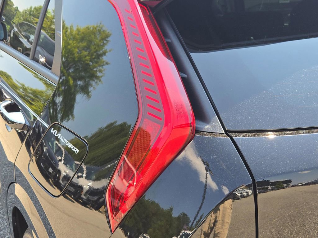New 2025 Kia Niro SX image 12