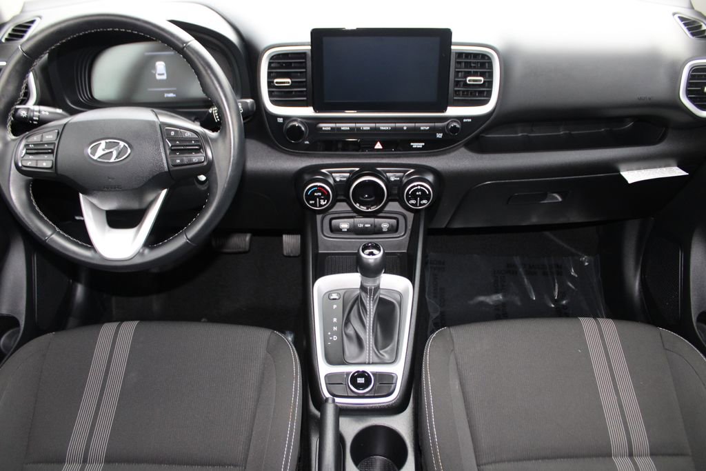 Used 2023 Hyundai Venue SEL image 17