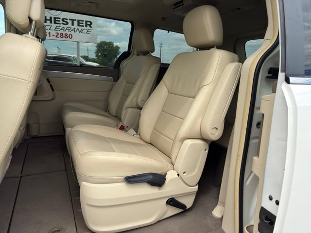 Used 2010 Volkswagen Routan SEL FWD image 8