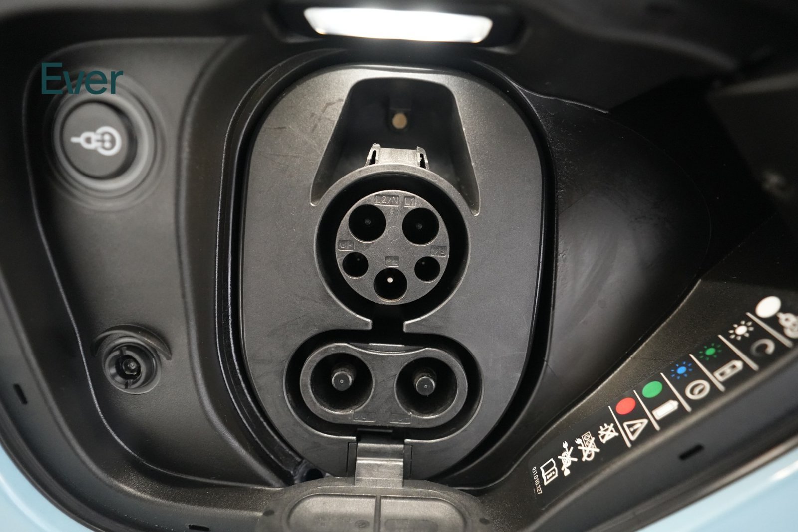 Used 2023 Porsche Taycan RWD image 10