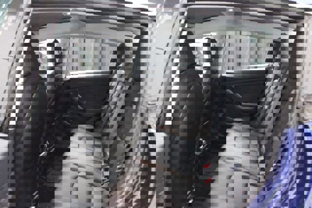 Used 2018 Tesla Model 3 Long Range image 14