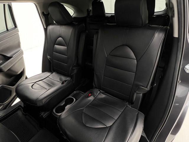 Used 2021 Toyota Highlander XLE image 15