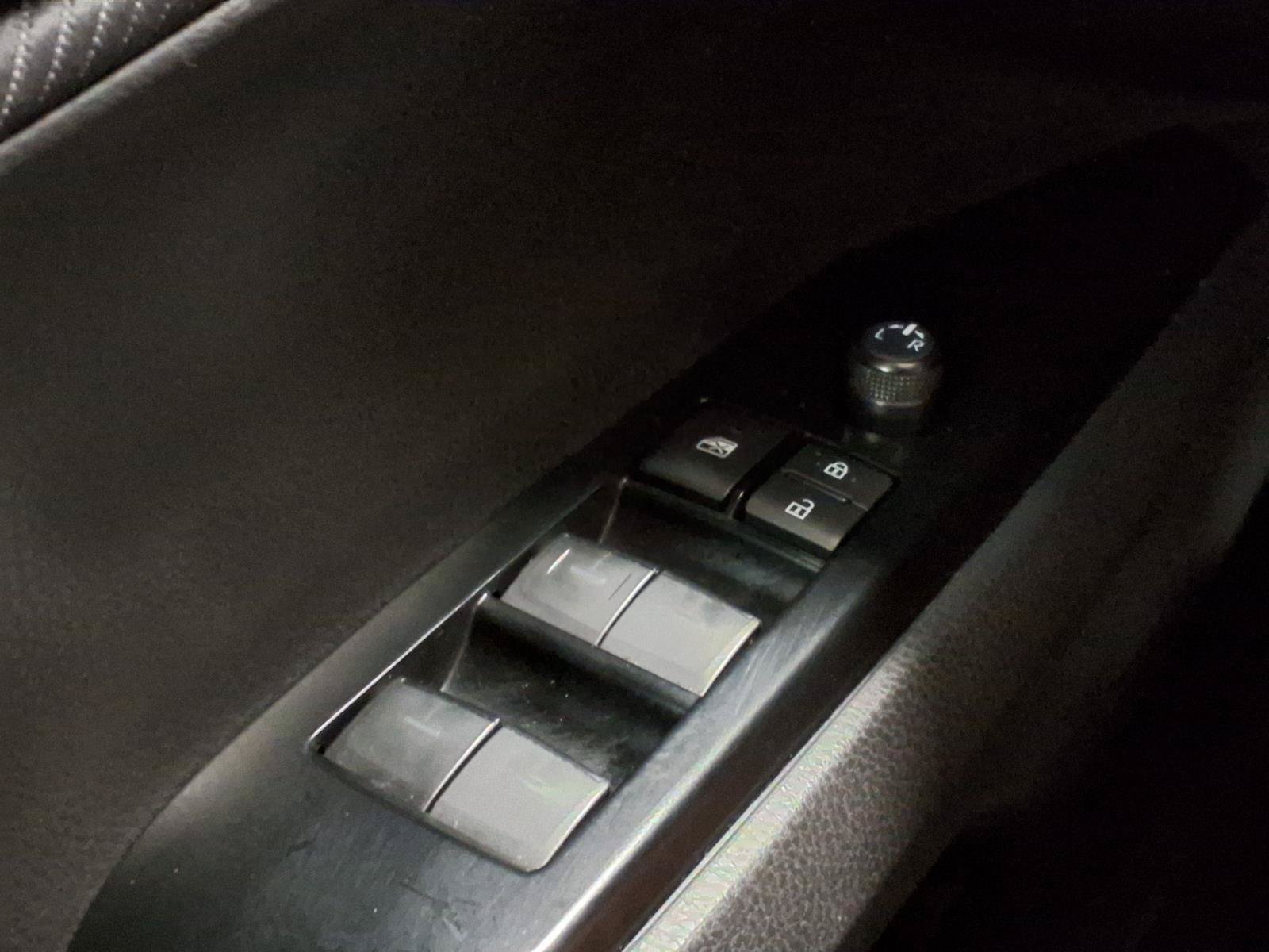Used 2025 Toyota Camry SE FWD image 31